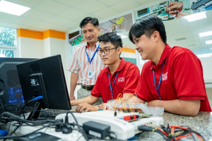 Kỹ thuật cơ điện tử 13WIN13 3