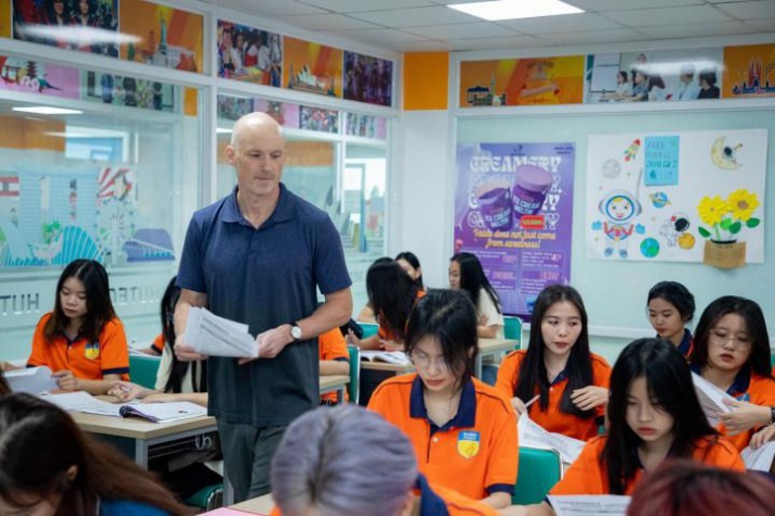 Trải nghiệm không gian 13Win 21 kênh chính thức - thực hành ngôn ngữ “ siêu cute” cùng Khoa Tiếng Anh 13WIN13 157
