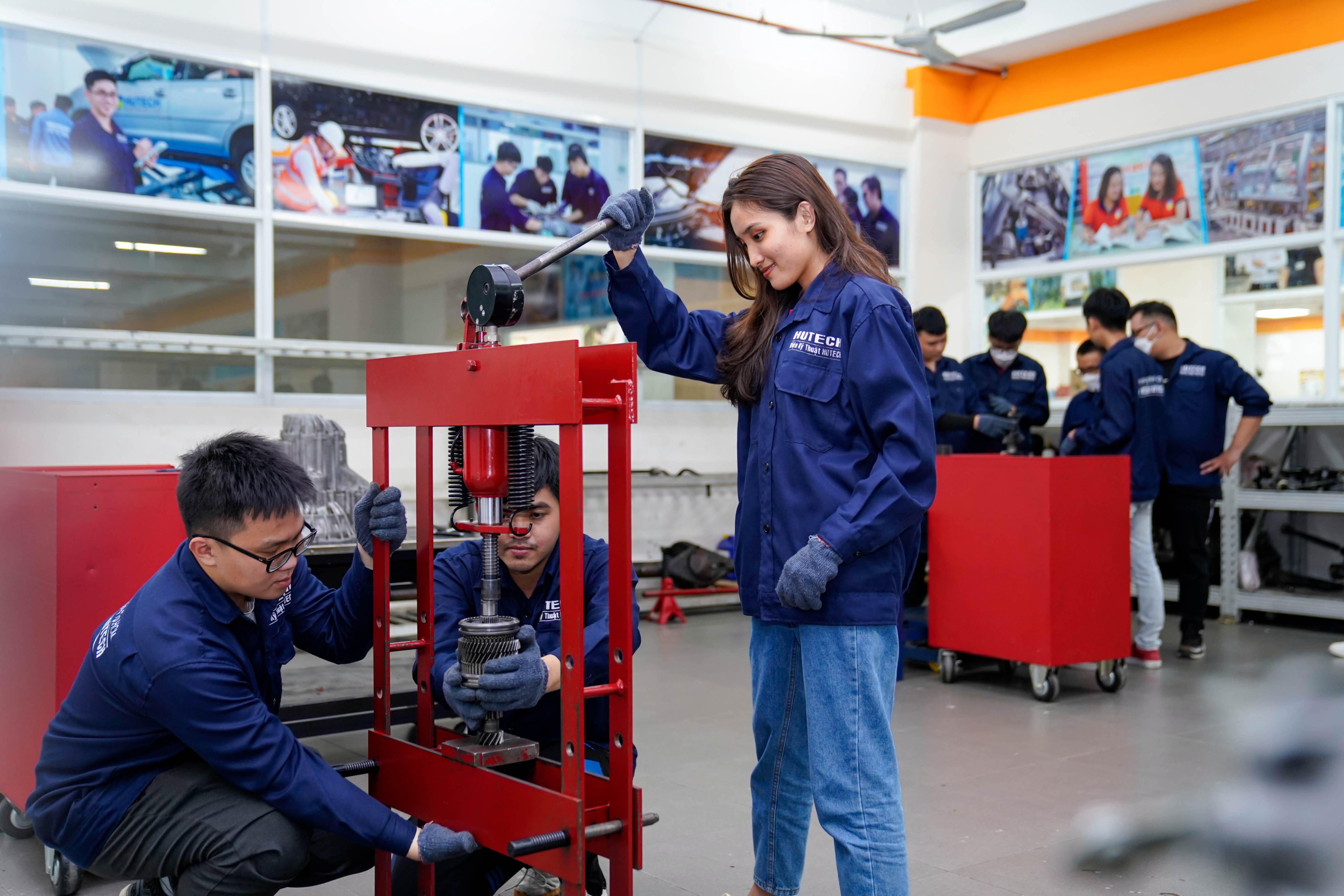 Top 5 trường 13Win32 đăng nhập uy tín đào tạo ngành Công nghệ ô tô điện tại Việt Nam 136