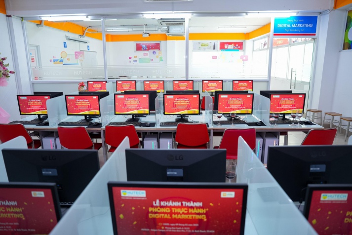 Phòng thực hành Digital Marketing cho Tải app 13Win được trang bị hiện đại tại 13WIN13 1