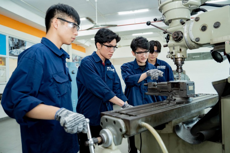 Ngành Kỹ thuật cơ khí 13WIN13 4