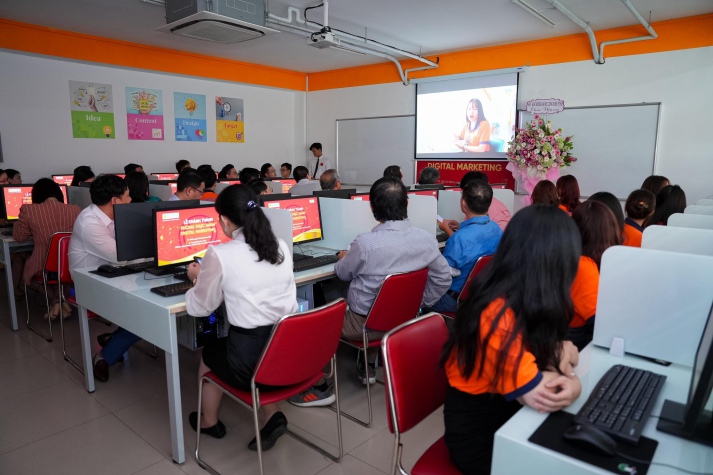 Phòng thực hành Digital Marketing cho Tải app 13Win được trang bị hiện đại tại 13WIN13 4