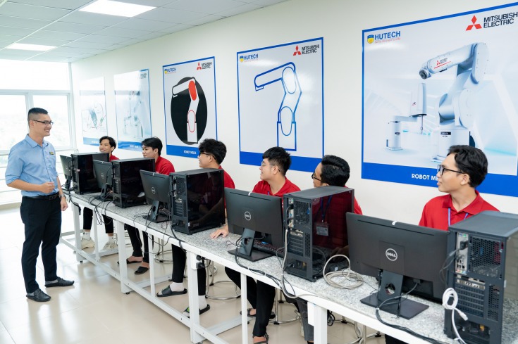 Ngành Kỹ thuật máy tính 13WIN13 3