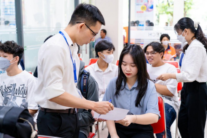 Học bổng Tiếp sức 13WIN13 1