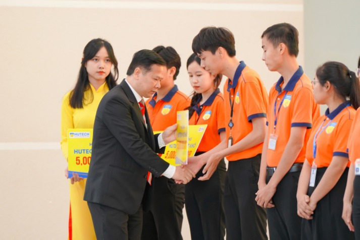 Học bổng Tài năng 13WIN13 2