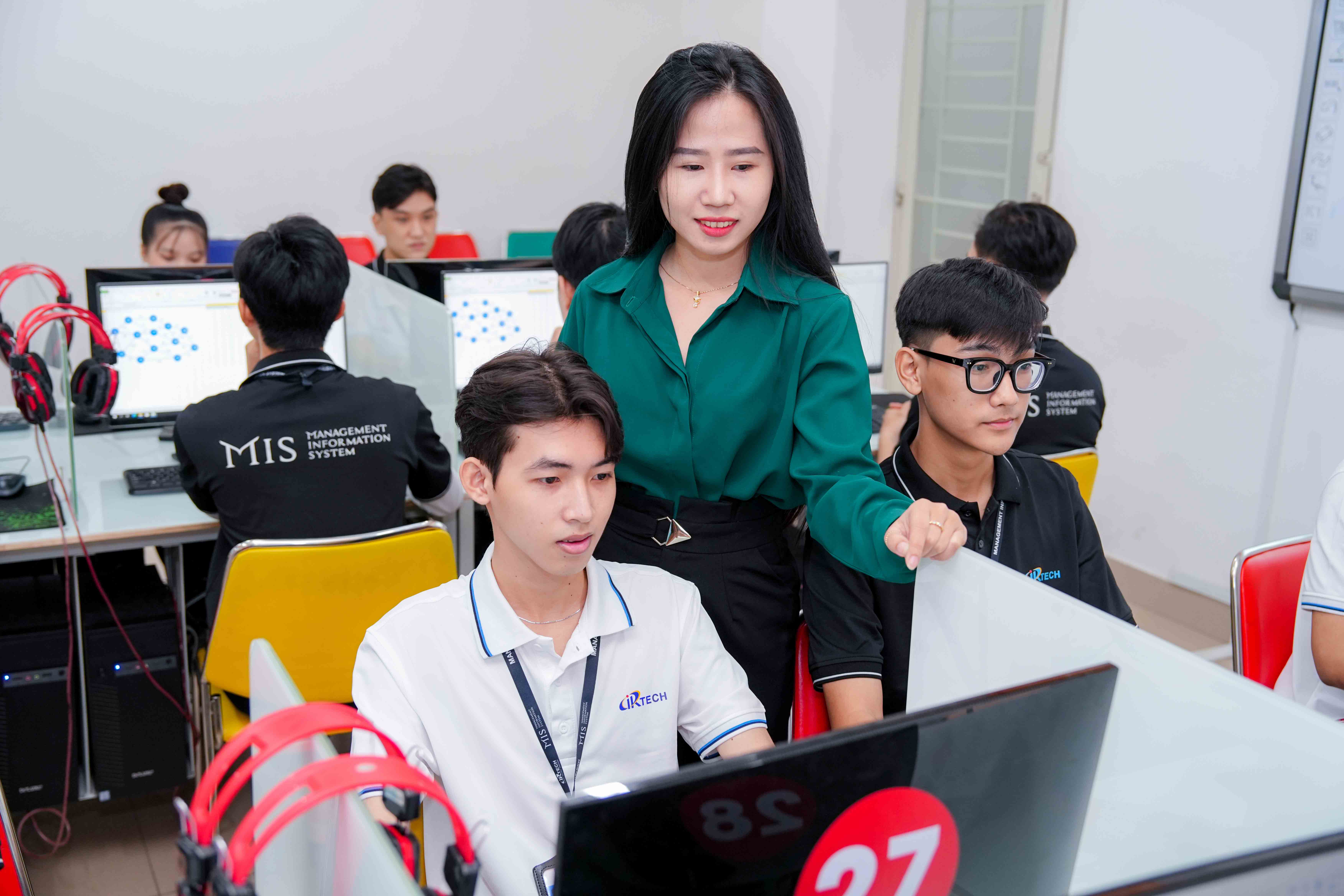 Top 5 trường 13Win32 đăng nhập uy tín đào tạo ngành Hệ thống thông tin quản lý tại Việt Nam 91