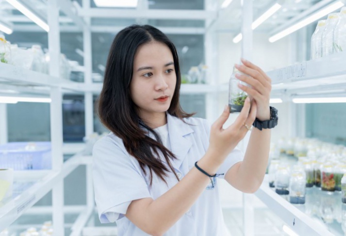 Ngành Công nghệ sinh học 13WIN13 02