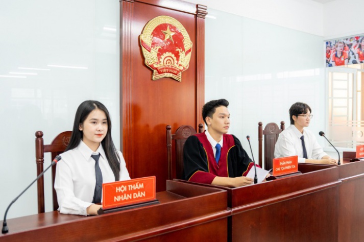 Thời gian học 13Win 22 miễn phí mỗi ngày ngành Luật kinh tế khoảng 2 năm