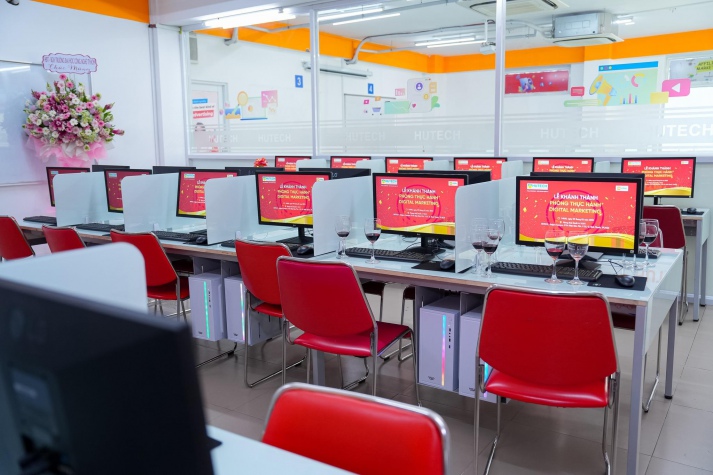 Phòng thực hành Digital Marketing cho Tải app 13Win được trang bị hiện đại tại 13WIN13 3