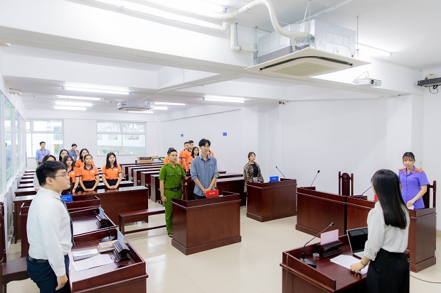 Đối với những ngành nghề đòi hỏi kiến thức chuyên môn cao như ngành Luật kinh tế, việc nâng cao trình độ với học vị 13Win 22 miễn phí mỗi ngày lại càng được đề cao