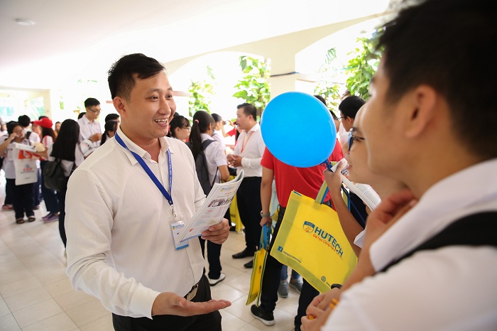 Có nhiều tổ hợp môn xét tuyển ngành Thương mại điện tử 