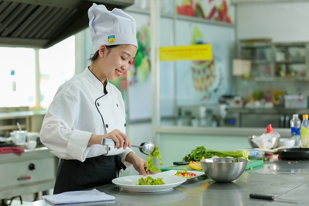 Để theo học ngành Quản trị nhà hàng và dịch vụ ăn uống, bạn cần có những tố chất phù hợp
