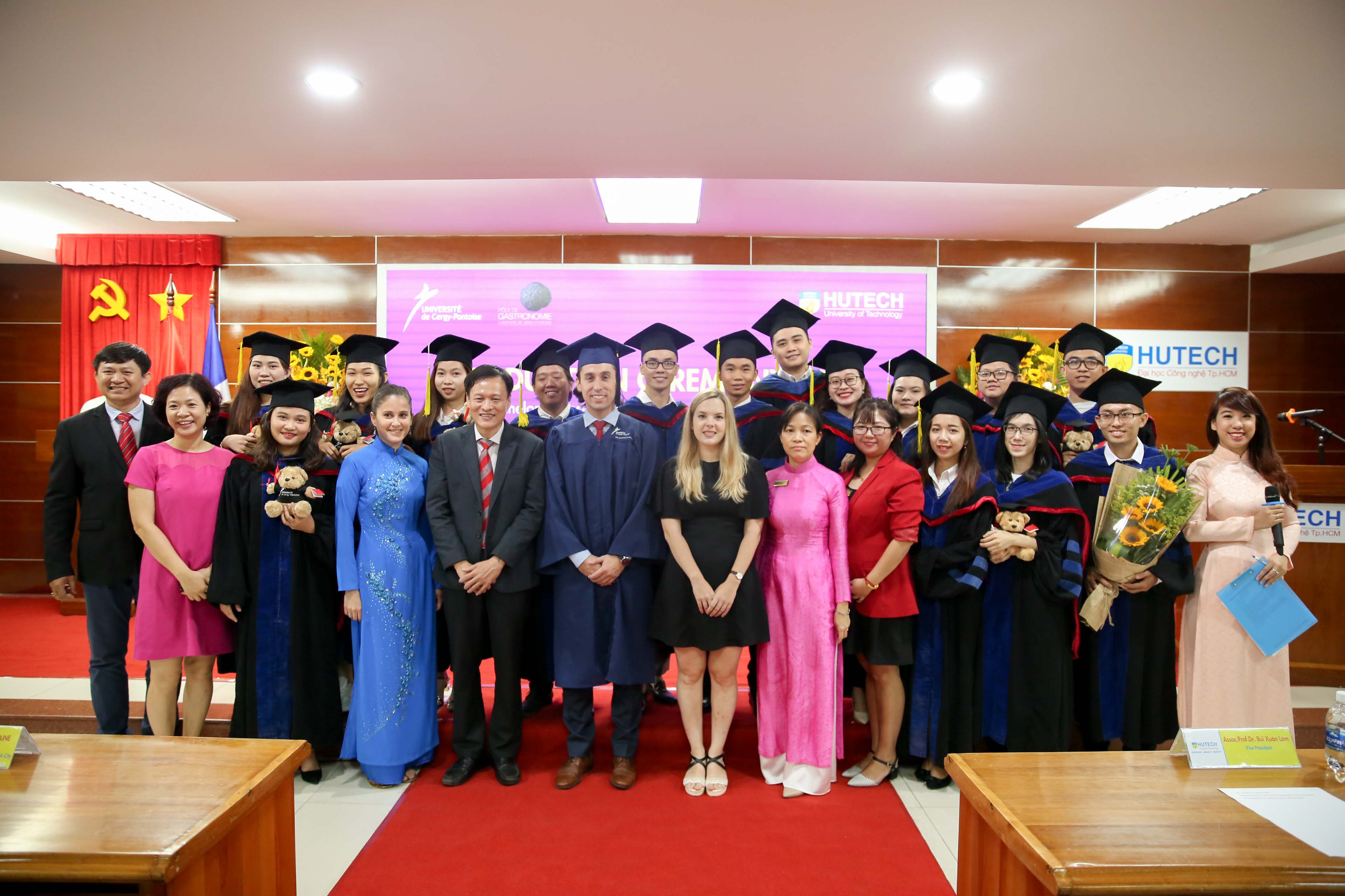 Lễ 13Win13 link đăng nhập Cử Nhân Đại học Cergy-Pontoise, Pháp ngày 06.04.2019 8