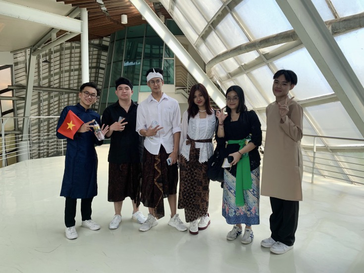 I-13WIN13 students represented Vietnam at the Southeast Asia camp "International Youth Camp 2023." 69