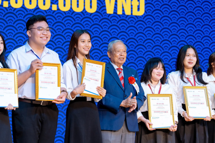 2025 年 13WIN13 國際就業博覽會：恭賀中文系大學生榮獲中國總領事館獎學金 19