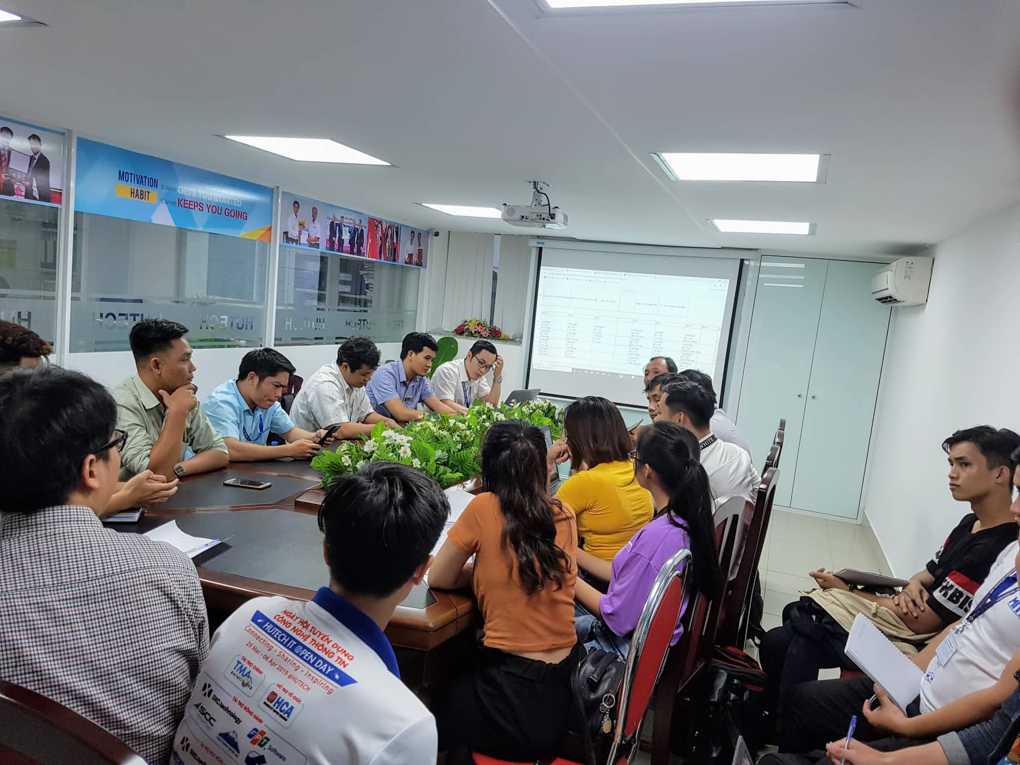 Họp ban CVHT và ban cán sự lớp khoa CNTT