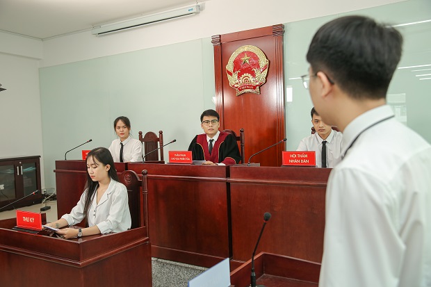 Luật kinh tế là một ngành học đa dạng với thu nhập cao