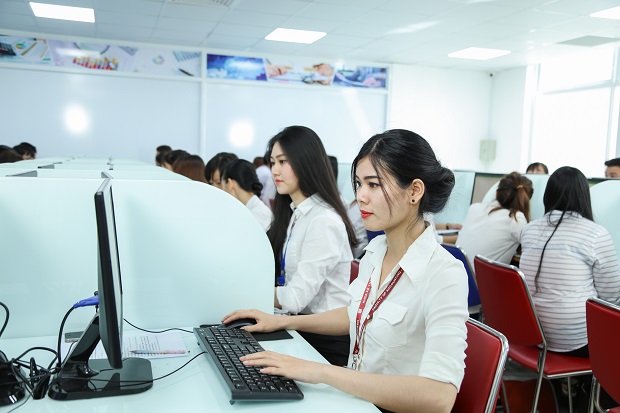 Người làm việc trong lĩnh vực Hệ thống thông tin quản lý còn phải có kỹ năng giao tiếp, đàm phán tốt và nhạy bén