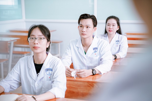 Học ngành Điều dưỡng phải có đức tính kiên trì, chịu thương chịu khó, thật sự yêu nghề tâm huyết với nghề.