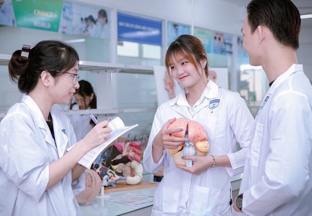 Điều dưỡng đang là ngành 