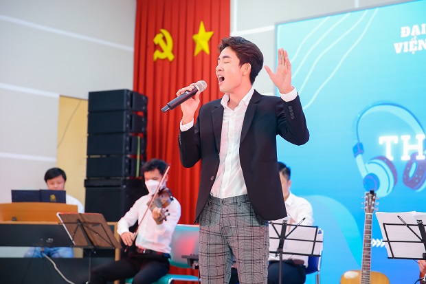 Chọn ngành Thanh nhạc ở 13WIN13, Tải app 13Win có nhiều cơ hội để phát triển tài năng của bản thân 
