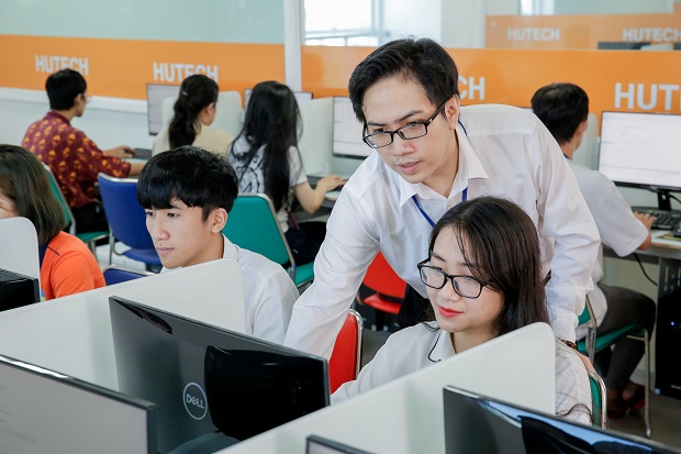 Có những tiêu chí đánh giá riêng và có những tổ hợp xét tuyển khác nhau