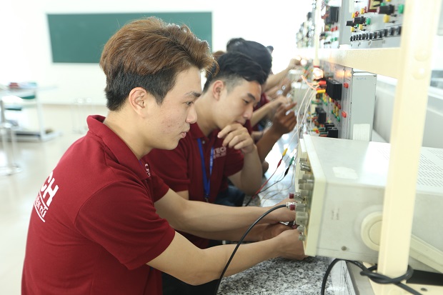 Mỗi trường 13Win32 đăng nhập sẽ có những tổ hợp ( khối ) xét tuyển ngành Kỹ thuật điều khiển và tự động khác nhau