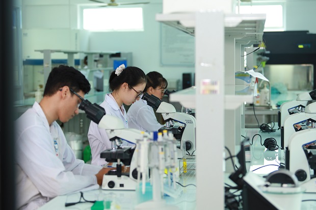 Cẩn trọng, tỉ mỉ có thể theo học ngành Dược