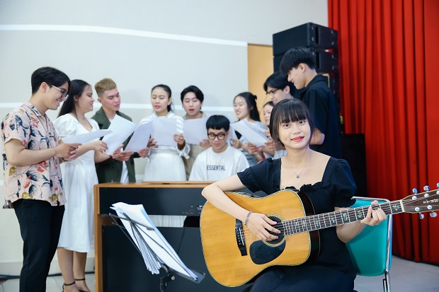 Thanh nhạc như là một sự kết hợp của ngôn ngữ và âm thanh phát ra, chúng kết hợp lại với nhau và tạo ra những âm điệu