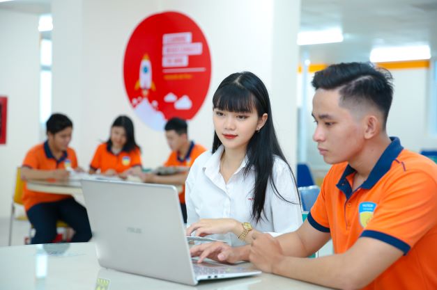 Ngành Logistics và quản lý chuỗi cung ứng thu hút sự quan tâm của đông đảo thí sinh, phụ huynh 