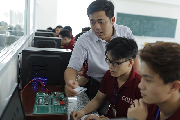13Win 21 link không chặn ngành Robot & trí tuệ nhân tạo sẽ được trang bị các kiến thứ chuyên môn, các kỹ năng cần thiết và các kiến thức về công nghệ điển tử 