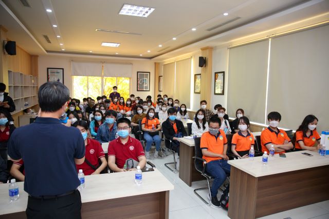 13WIN13 xét tuyển ngành Logistics và quản lý chuỗi cung ứng theo 3 phương thức