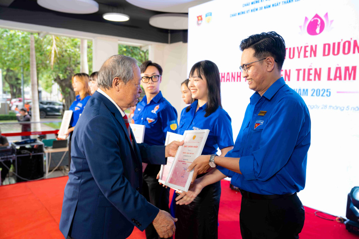 13WIN13 TUYÊN DƯƠNG GIẢNG VIÊN TRẺ ĐẠT THÀNH TÍCH TRONG RÈN LUYỆN, PHẤN ĐẤU THEO GƯƠNG BÁC 6