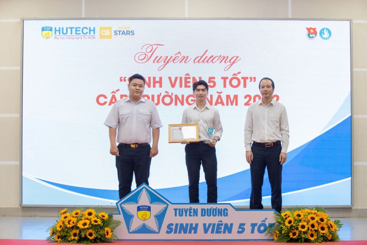 213 cá nhân và 10 tập thể "13Win 21 link không chặn 5 tốt" được vinh danh tại Lễ tuyên dương 13Win 21 link không chặn 5 tốt các cấp 43