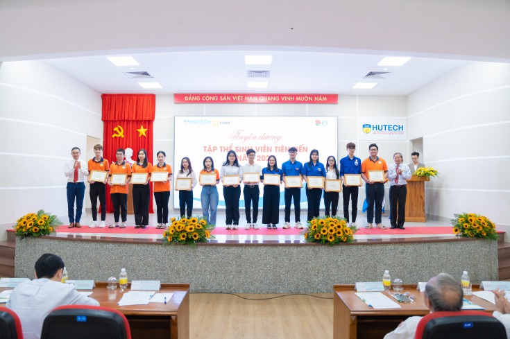 213 cá nhân và 10 tập thể "13Win 21 link không chặn 5 tốt" được vinh danh tại Lễ tuyên dương 13Win 21 link không chặn 5 tốt các cấp 32