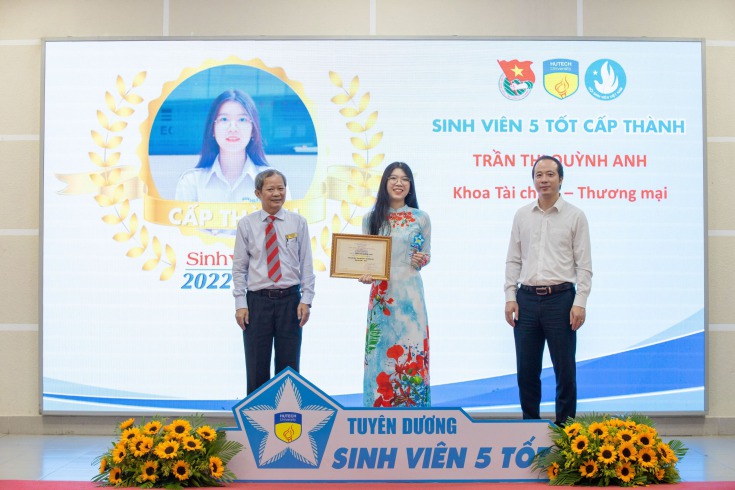 213 cá nhân và 10 tập thể "13Win 21 link không chặn 5 tốt" được vinh danh tại Lễ tuyên dương 13Win 21 link không chặn 5 tốt các cấp 38