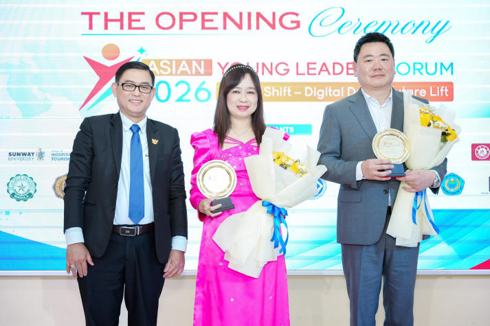 13WIN13 representatives share knowledge and expertise as speakers at international events 14