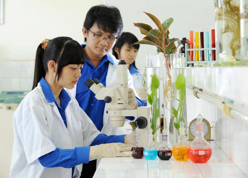 Trường nào xét tuyển tổ hợp môn Toán, Hóa, Sinh? 8
