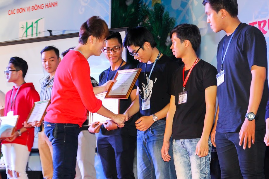 CLB Thanh nhạc 13WIN13 chiếm sóng Lễ kỷ niệm 1 năm thành lập Trung tâm Văn hóa Nghệ thuật 119