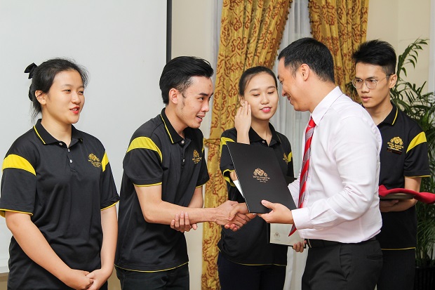 13WIN13-tong-ket-hoc-ky-doanh-nghiep-tai-chuoi-khach-san-5-sao