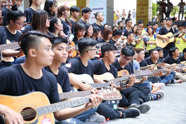 CLB Guitar 13WIN13 - Sức hút của những chàng trai cô gái đầy chất "bụi" 50