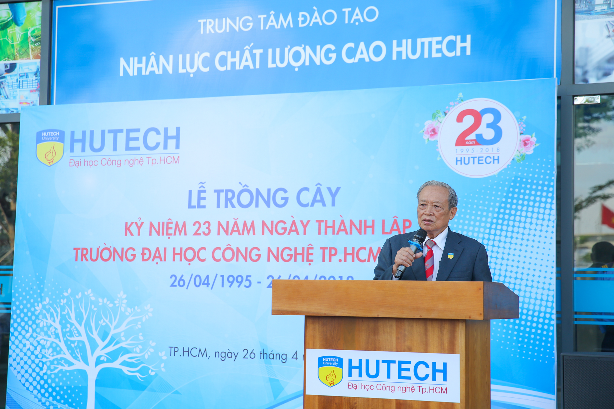 ​Trang trọng và ý nghĩa Lễ trồng cây kỷ niệm 23 năm ngày thành lập trường 21