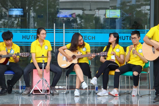 CLB-guitar-hutech