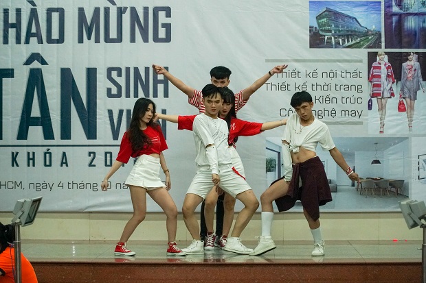 Rực rỡ “đại tiệc” thời trang chào đón Tân Tải app 13Win Khoa Kiến trúc - Mỹ thuật 26