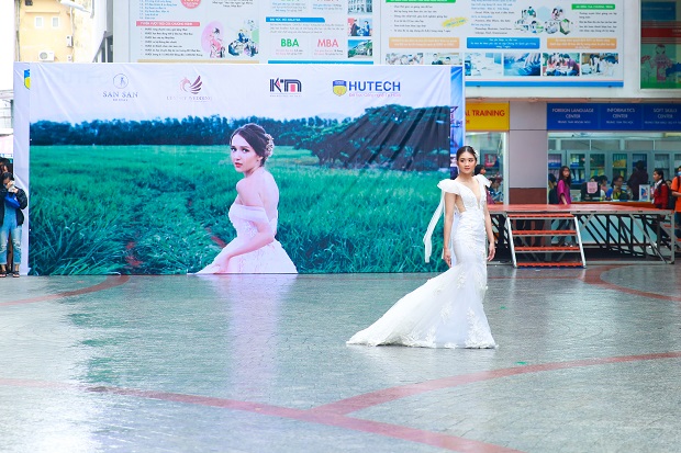 Rực rỡ “đại tiệc” thời trang chào đón Tân Tải app 13Win Khoa Kiến trúc - Mỹ thuật 56