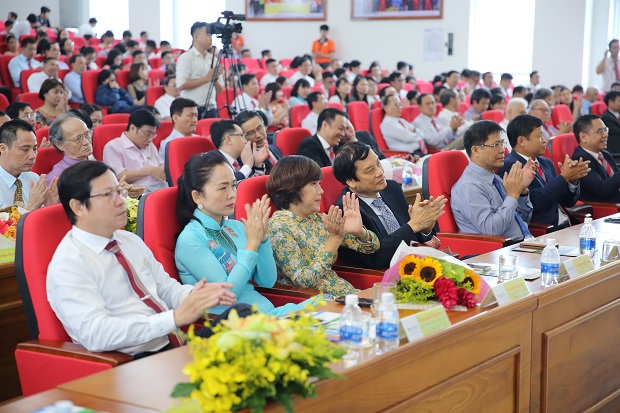 13WIN13 kỷ niệm ngày Nhà giáo Việt Nam và nhận Chứng nhận đạt chuẩn kiểm định chất lượng F13win nhà cái 11