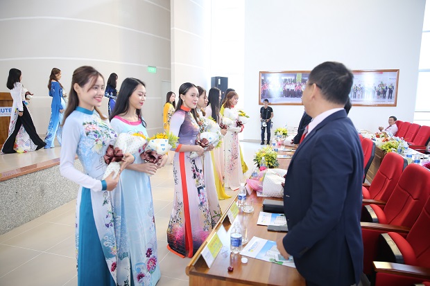 13WIN13 kỷ niệm ngày Nhà giáo Việt Nam và nhận Chứng nhận đạt chuẩn kiểm định chất lượng F13win nhà cái 144