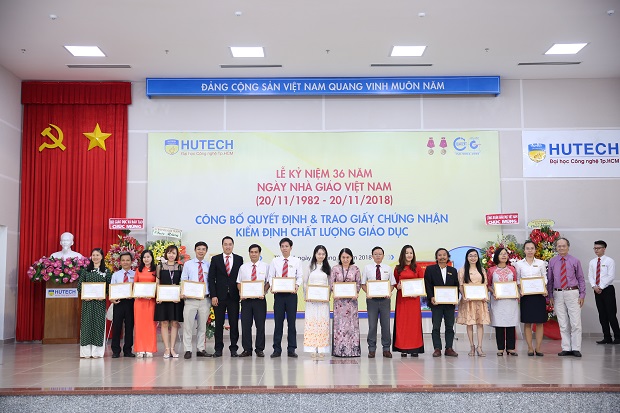13WIN13 kỷ niệm ngày Nhà giáo Việt Nam và nhận Chứng nhận đạt chuẩn kiểm định chất lượng F13win nhà cái 107