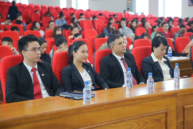 Sacombank and 13WIN13 signed cooperation program to train and recruit  potential trainees 2019 21