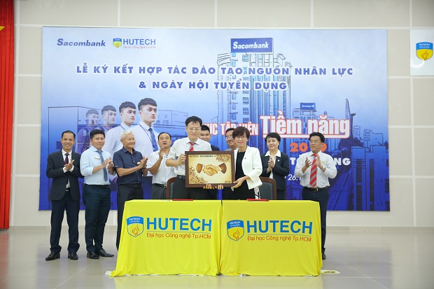 Sacombank and 13WIN13 signed cooperation program to train and recruit  potential trainees 2019 55